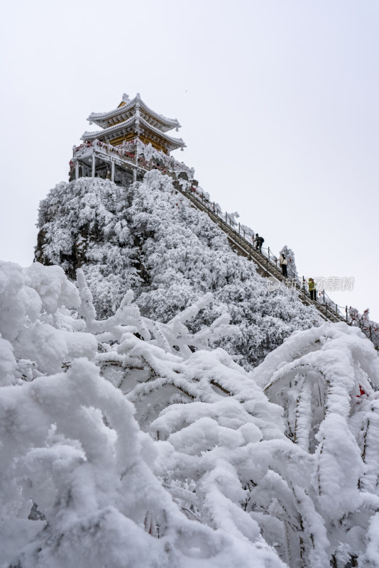 河南老君山冬季大雪古建筑航拍