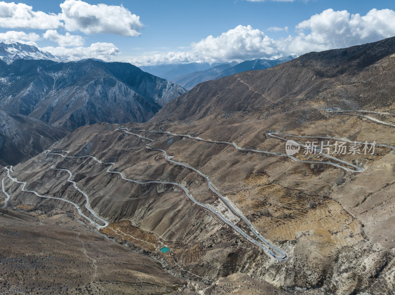 西藏昌都高原七十二拐盘山公路