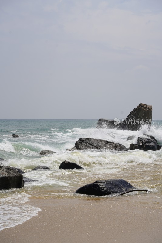 海南三亚万宁日月湾海浪