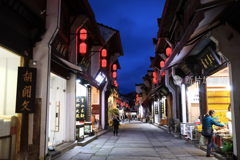 黄山屯溪老街河街夜景风光