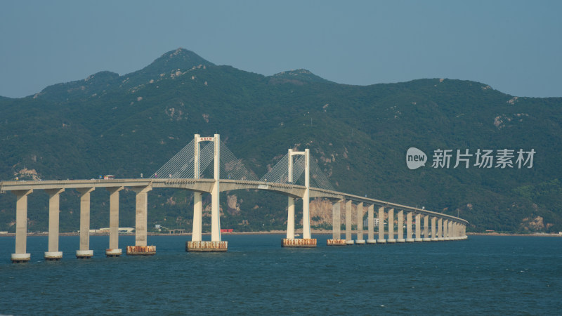 广东汕头南澳跨海大桥与远山海景