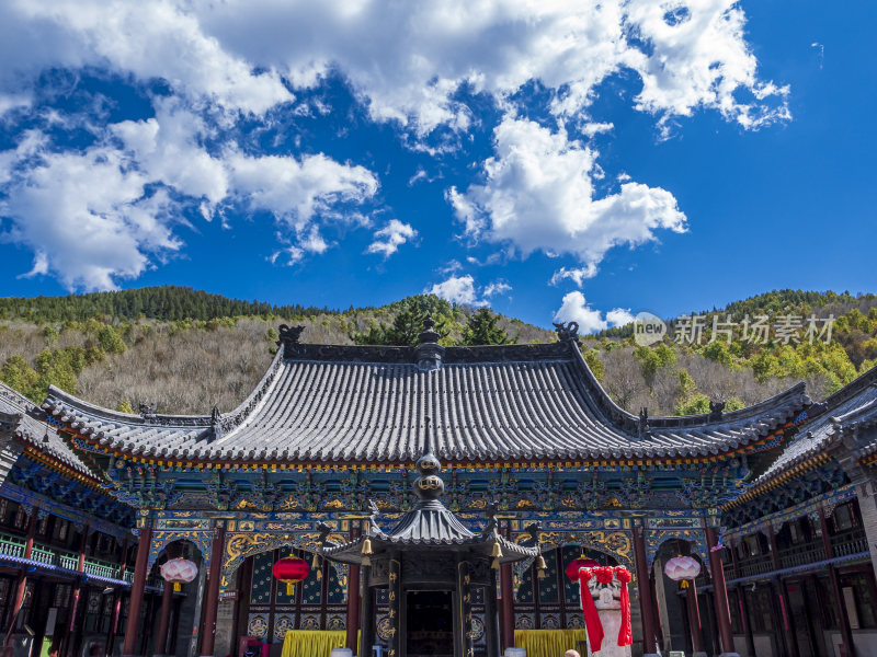 山西五台山普化寺禅院早上风景