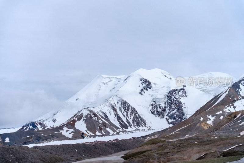 白雪覆盖的高原山地-青海果洛州阿尼玛卿山