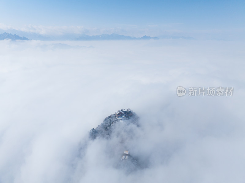 航拍雪后云海上雾中山顶寺庙秦岭南五台