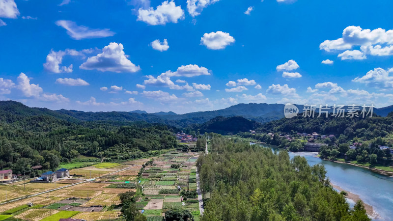 依山傍水美丽乡村田园农业种植航拍图