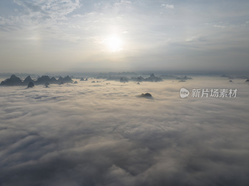 早晨的桂林喀斯特地貌山水云海