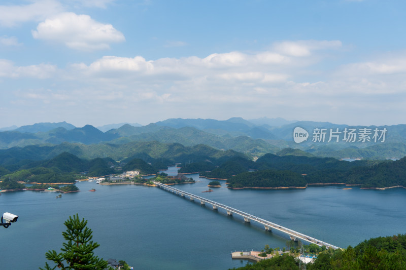 千岛湖天屿山观景台俯瞰千岛湖及千岛湖大桥