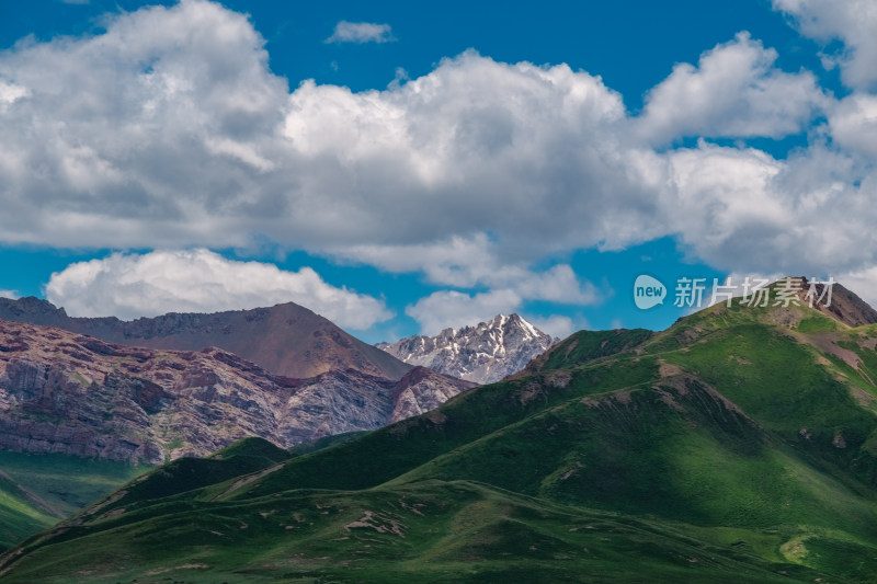 青海阿尼玛卿雪山风光