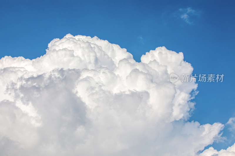 夏季天空的积雨云