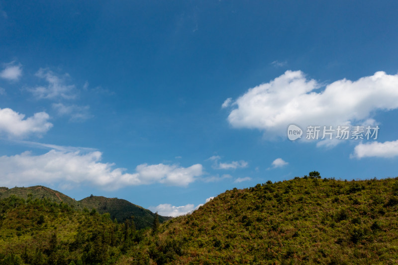 山脉 山峰 山峦 云雾缭绕的山峰