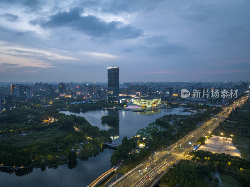 上海保利大剧院远香湖嘉定新城夜景航拍