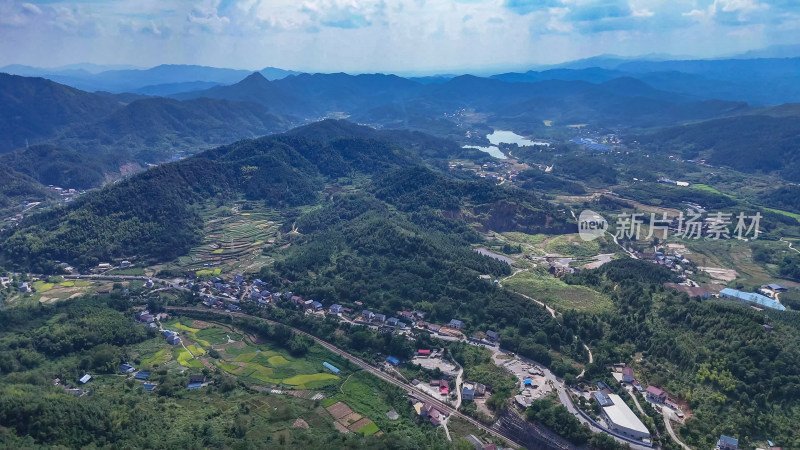 丘陵山川稻田梯田风光航拍