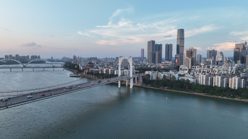航拍广西柳州柳江大桥城市风景建筑