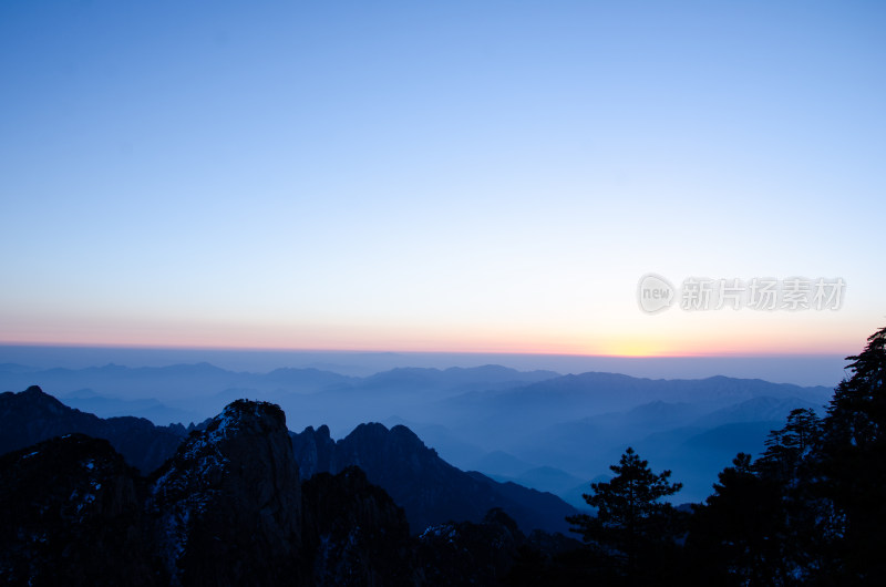 安徽黄山日出云海风光