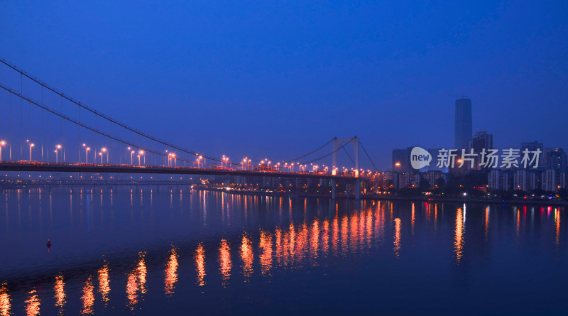 广西柳州柳江城市桥梁与高楼建筑夜景灯光