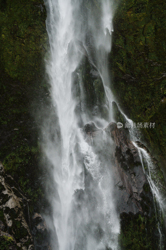 新西兰米佛峡湾Milford Sound