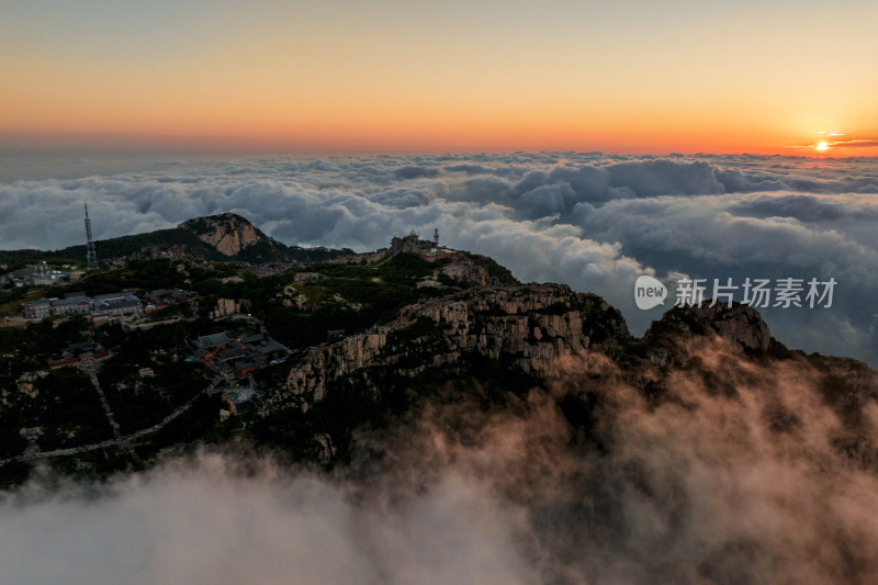 泰山之巅云海日出奇观