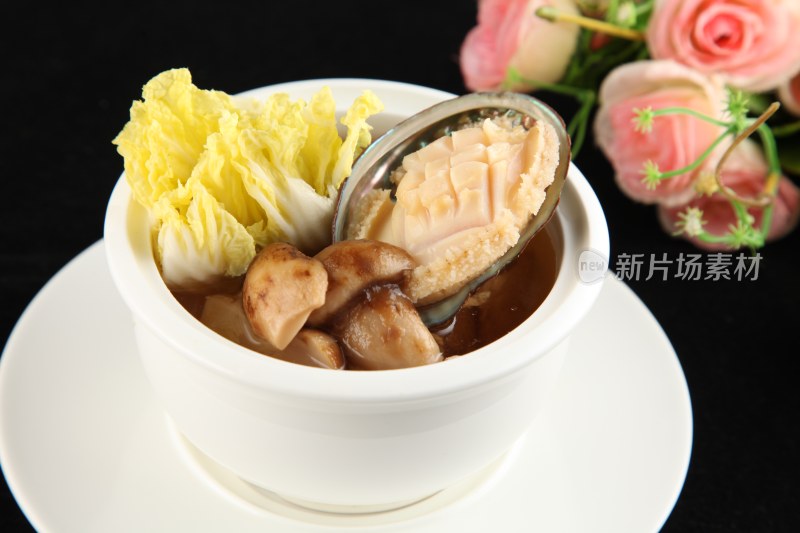 菜胆松茸炖鲜鲍