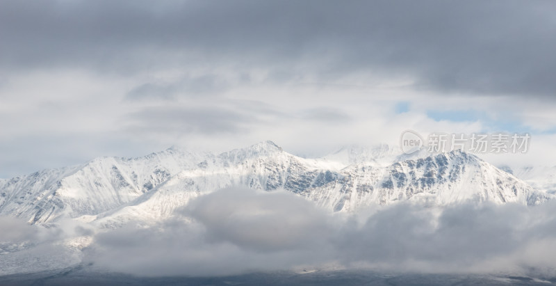 高原雪山