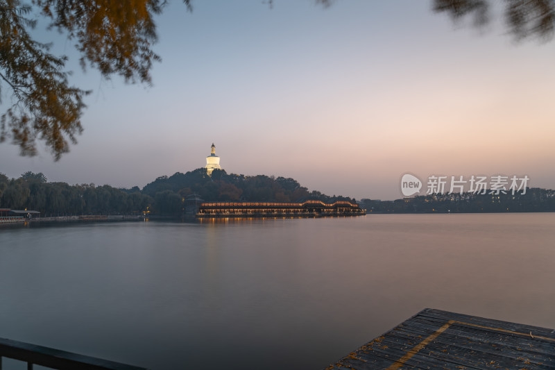 中国北京市北海公园秋色