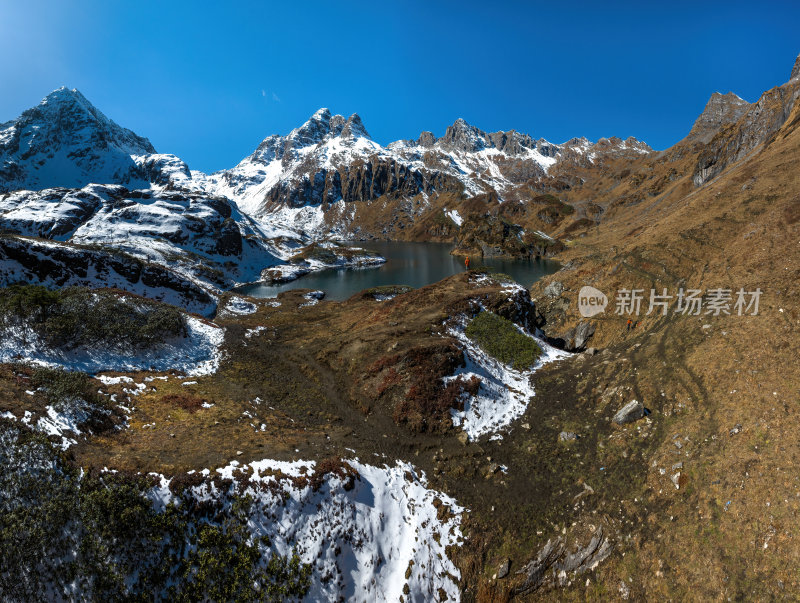 云南香格里拉南极洛雪山湖泊高空航拍