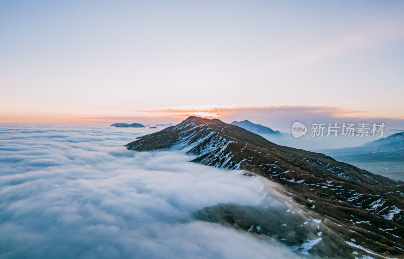 青海拉脊山云海日出