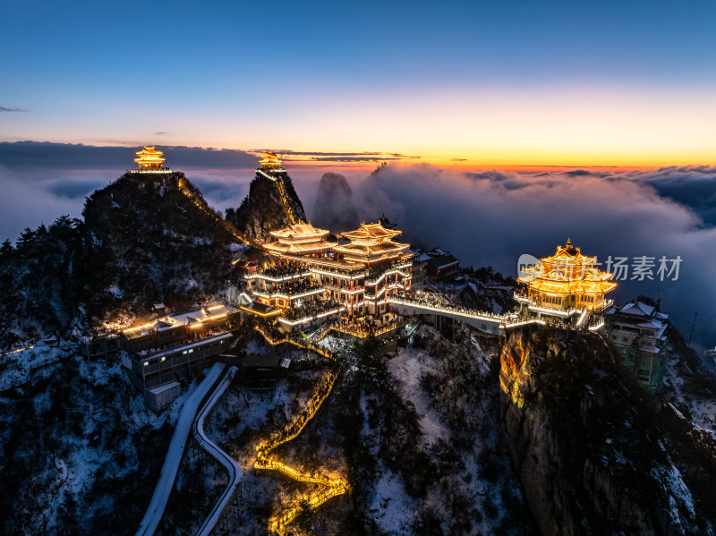 洛阳老君山夜景残雪云海夕阳灯光航拍照片