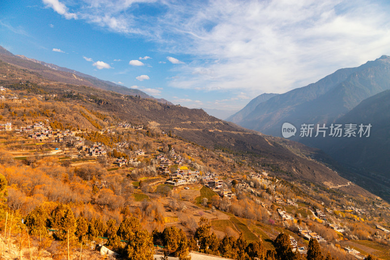 高原峡谷风光丹巴民居