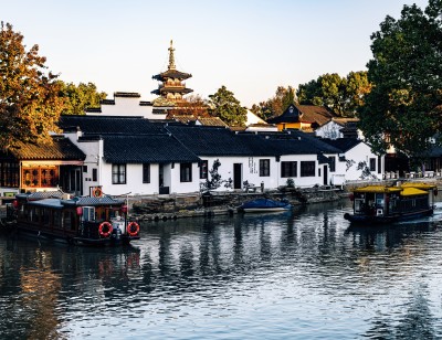 苏州枫桥江南水乡古建筑与河流景观