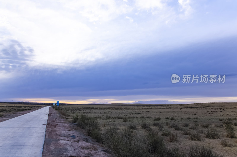 内蒙古巴彦淖尔温根塔拉旅游景区草原公路