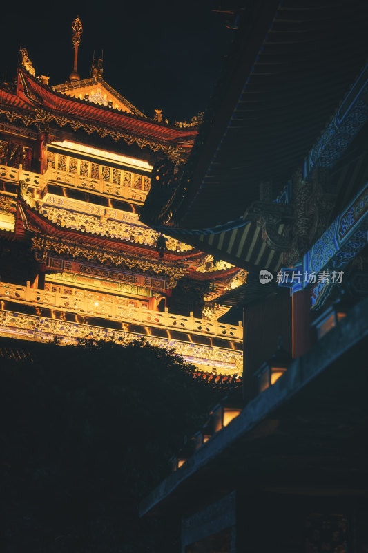 夜晚的寺庙楼阁-广西柳州西来古寺夜景