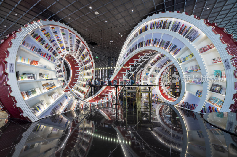 深圳宝安钟书阁造型独特的书店内景