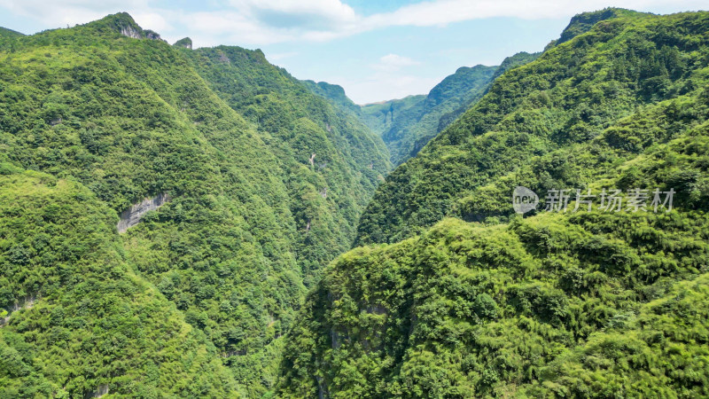 航拍大自然青山山谷风景