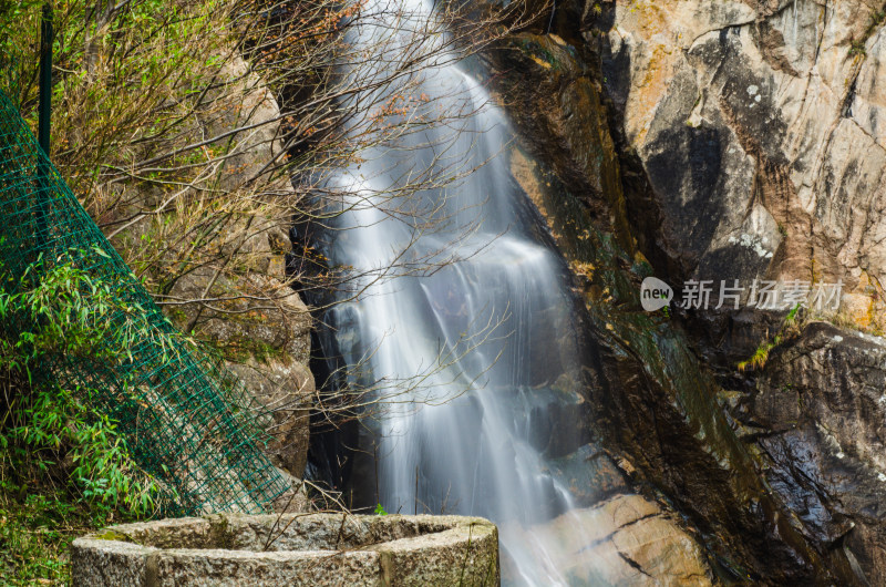 河南省洛阳白云山九龙潭瀑布秋天风景