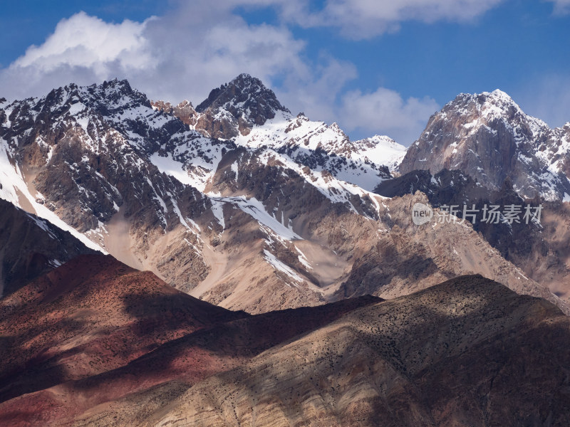 帕米尔高原的雪山美景