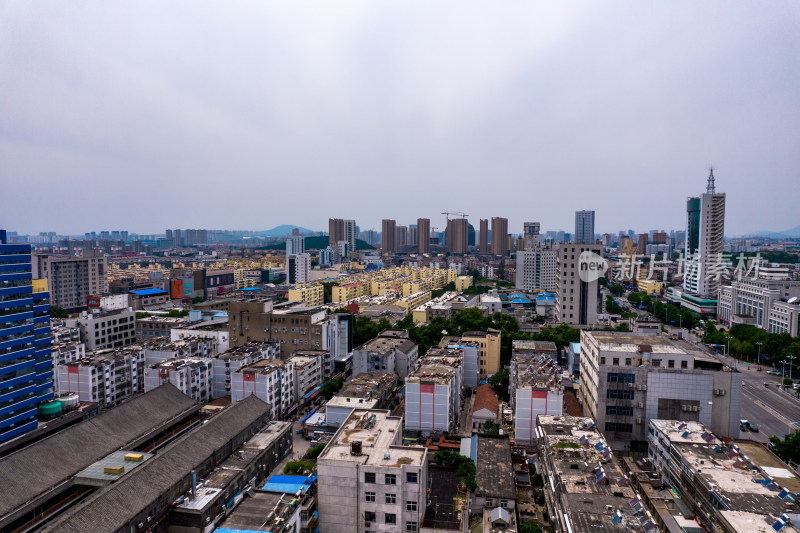 山东泰安岱岳庙城市风光航拍摄影图