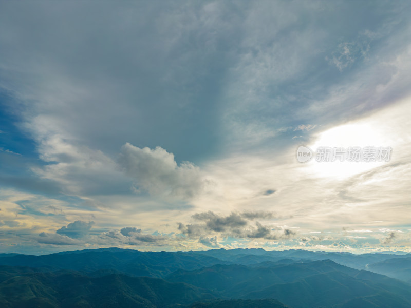 航拍蓝天白云下的山脉自然风光