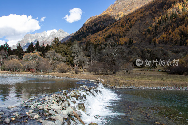 川西秋色，高山流水间的宁静