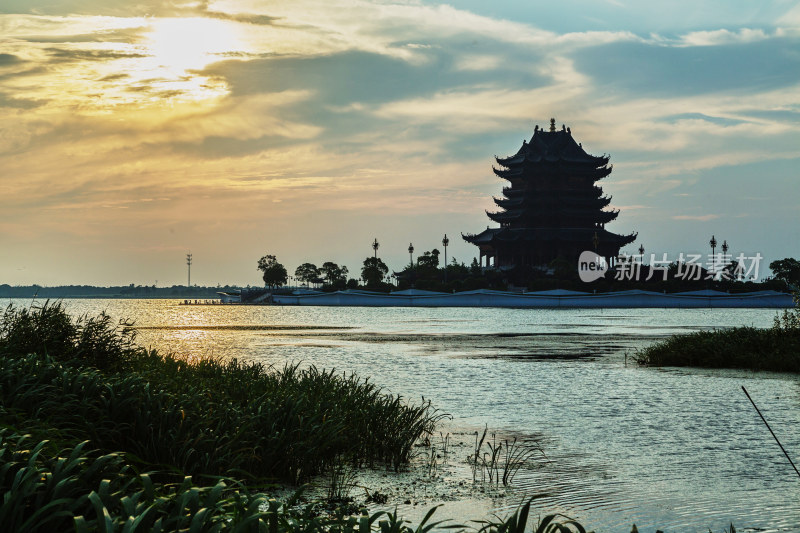 夕阳下的重元寺