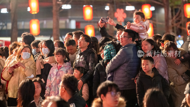 2025年成都金融城双子塔和交子大道元宵节