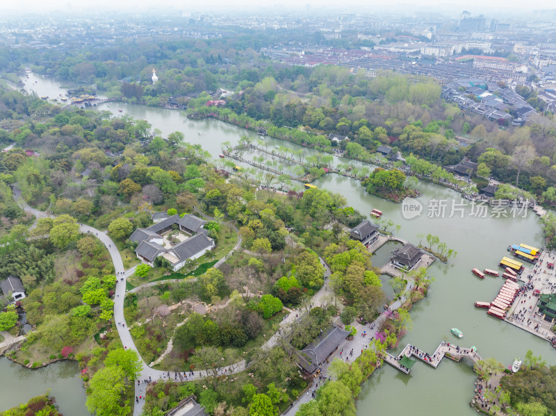 航拍烟雨江南扬州瘦西湖风景区全景