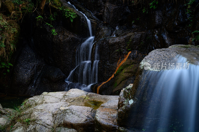 山间溪流瀑布自然景观