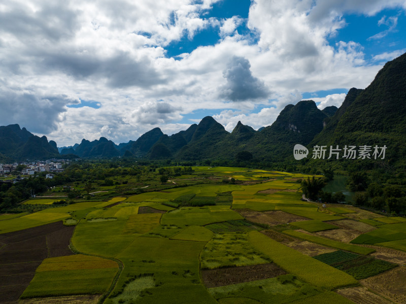 桂林阳朔十里画廊遇龙河山水风光 金秋稻田