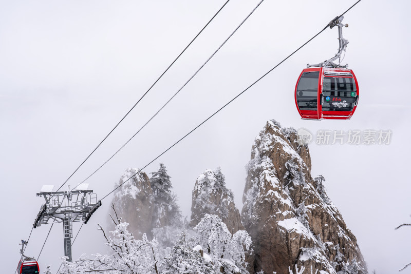 河南老君山景区冬天雪景索道旅游