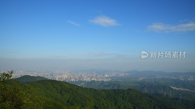 山顶俯瞰城市