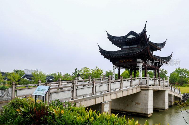 梅雨季节的苏州昆山亭林园