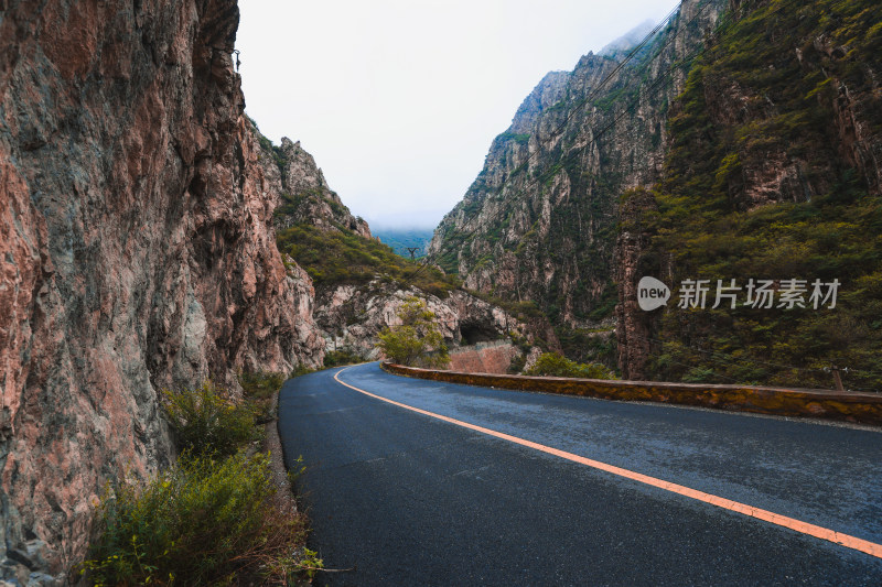 大山中的自然风景