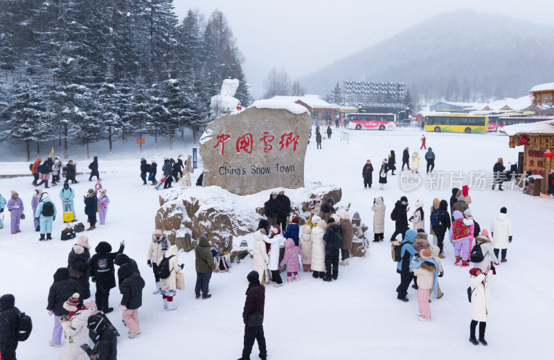 中国雪乡，雪夜里的童话小镇