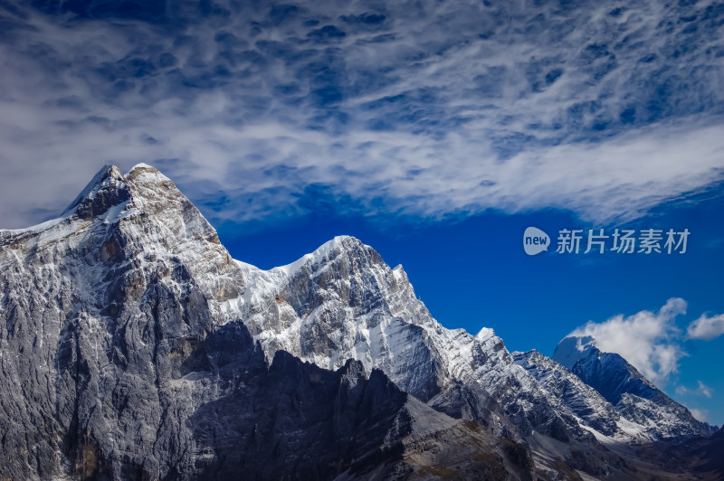 雪山背景自然风光