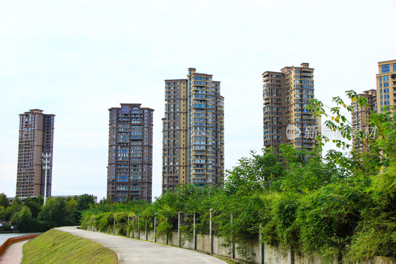 成都市温江区万春镇江安河沿岸建筑风光